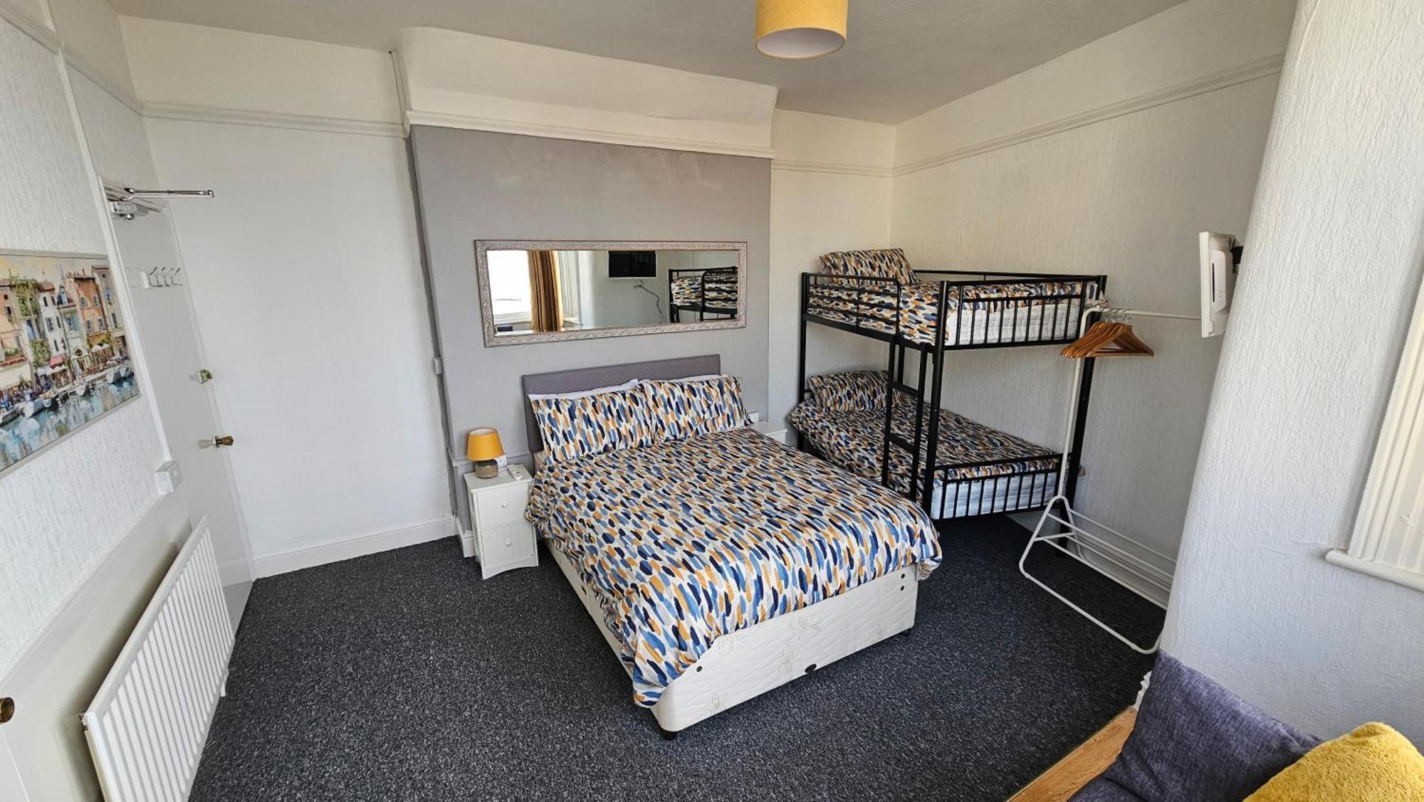 6 Cocker Square Bed & Breakfast